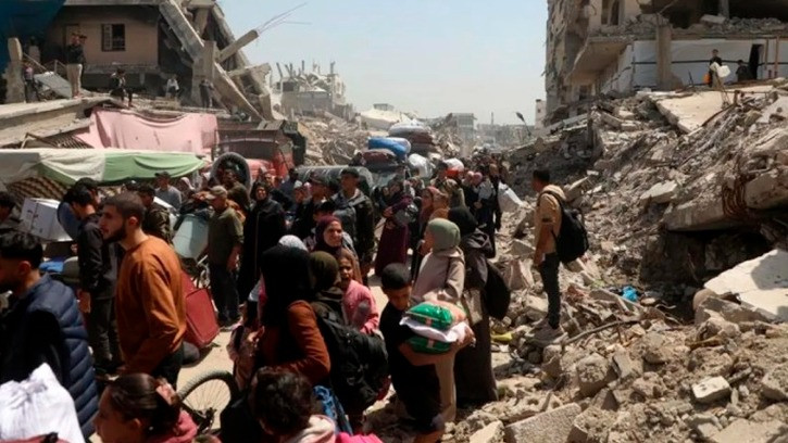 Warga Gaza mengungsi