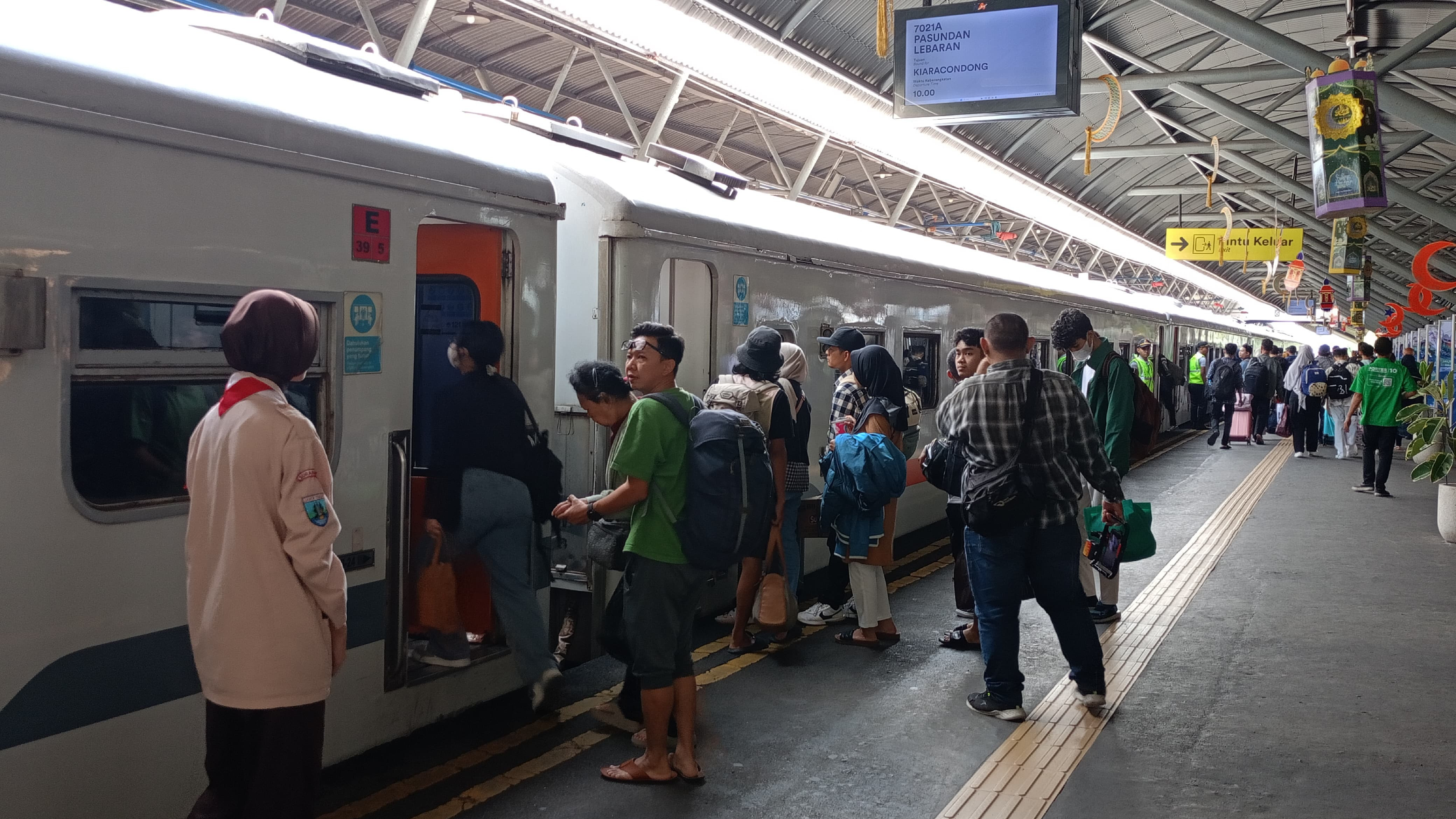 Tiga Hari Arus Balik Lebaran di Daop 8 Didominasi Penumpang Turun