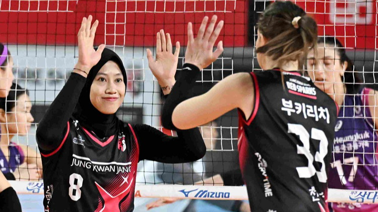 Pemain Red Sparks Megawati Hangestri dan Vanja Bukilic