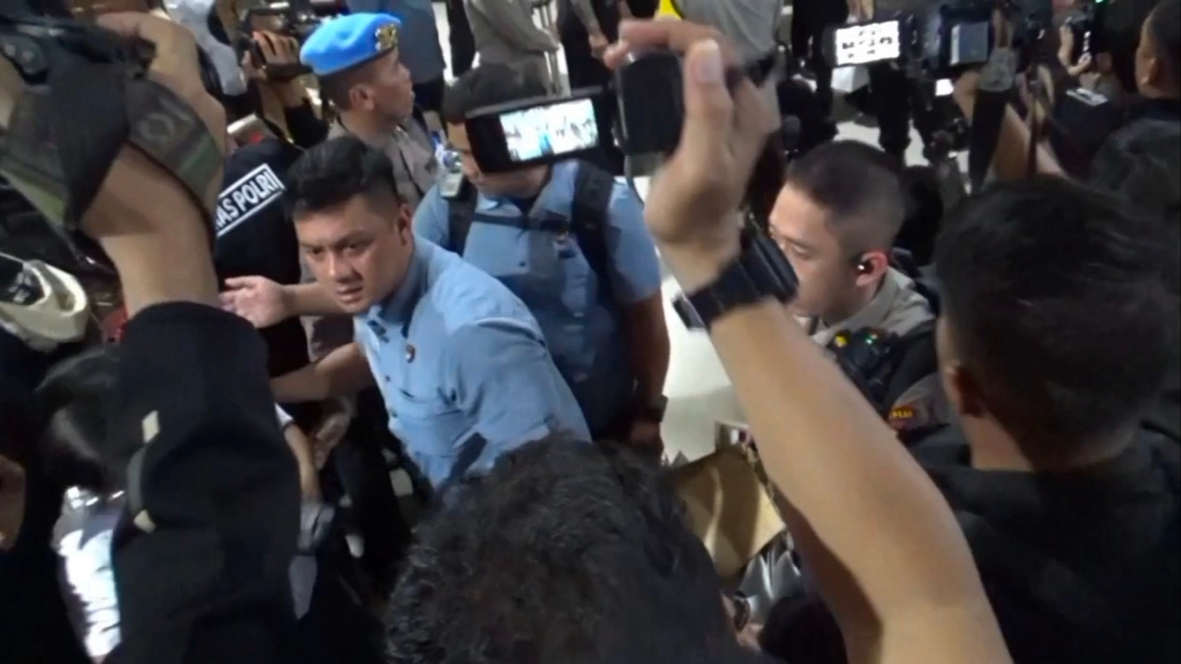 Suasana saat pengamanan Kapolri di Stasiun Semarang Tawang berujung kekerasan kepada jurnalis oleh ajudan Kapolri