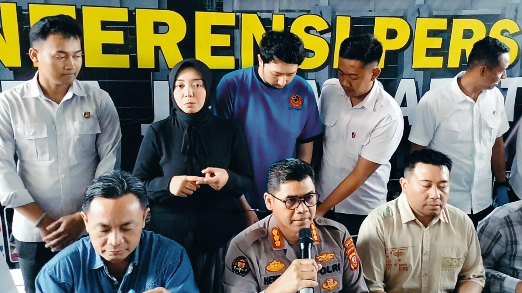 Polda Jabar gelar konferensi pers terkait kasus pemerkosaan keluarga pasien oleh dokter residen PPDS Unpad