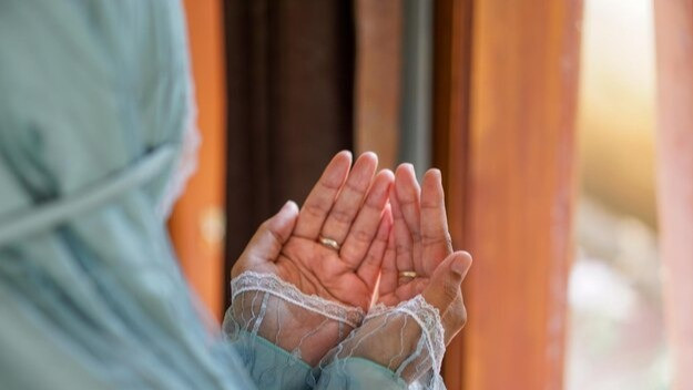 Doa Minta Rezeki seperti ini Ternyata Sudah Keliru, Buya Yahya Anjurkan Sebaiknya...
            - galeri foto