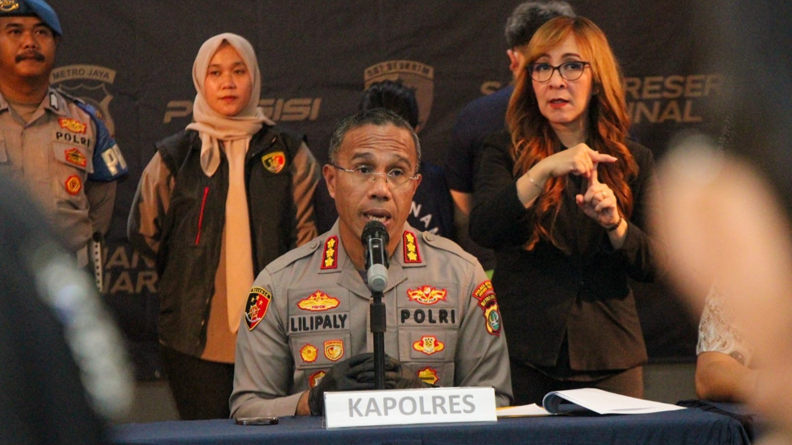Kapolres Metro Jakarta Timur, Kombes Pol Nicolas Ary Lilipaly, saat konferensi pers, pada Jumat (11/4/2025).