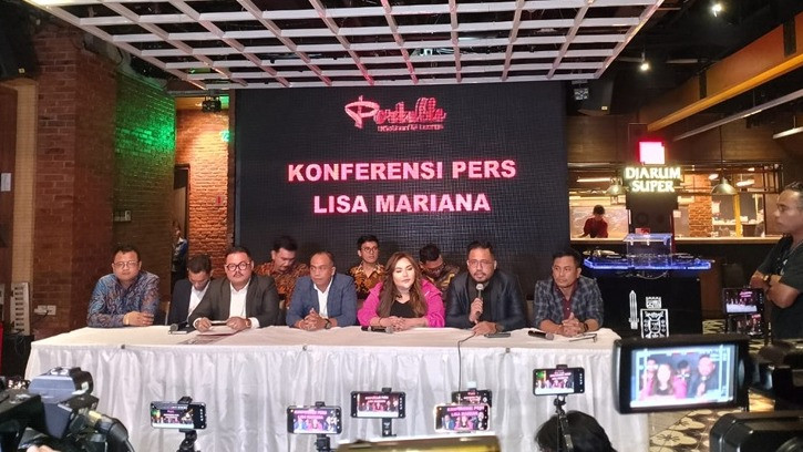 Lisa Mariana saat konferensi pers di Kelapa Gading, Jumat (11/4/2025)