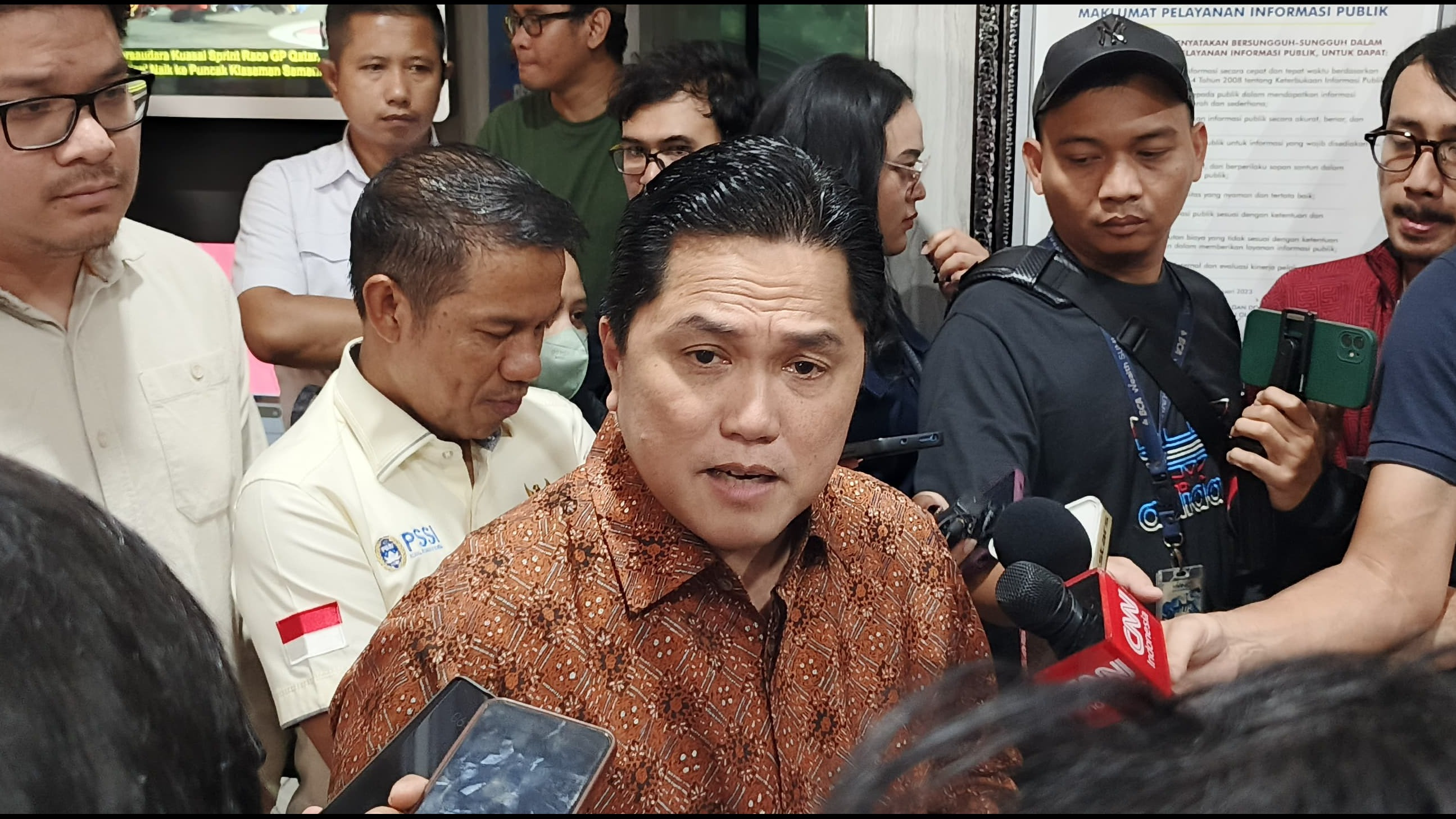Tegas! Erick Thohir Ambil Sikap untuk Rasisme terhadap Yakob dan Yance Sayuri usai Laga Malut United Vs Persib Bandung 
            - galeri foto