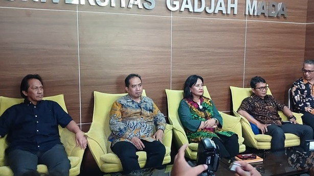 Pihak kampus UGM memberikan pernyataan mengenai klarifikasi ijazah mantan Presiden Jokowi, Selasa (15/4/2025).