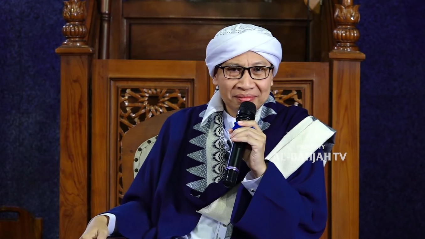 KH Yahya Zainul Ma arif atau Buya Yahya