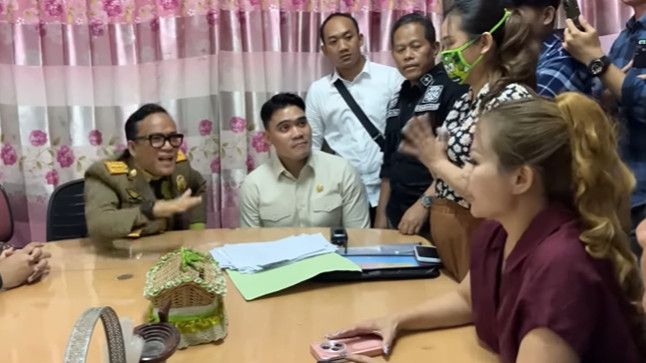 Wamenaker Wamenaker Immanuel Ebenezer atau Noel sampai gebrak meja saat interogasi pengusaha yang diduga tahan ijazah karyawan.