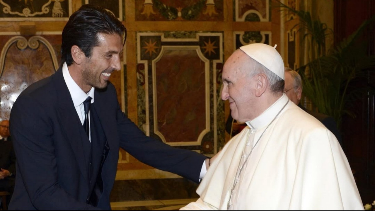 Kebersamaan Legenda Timnas Italia, Gianluigi Buffon dan Paus Fransiskus