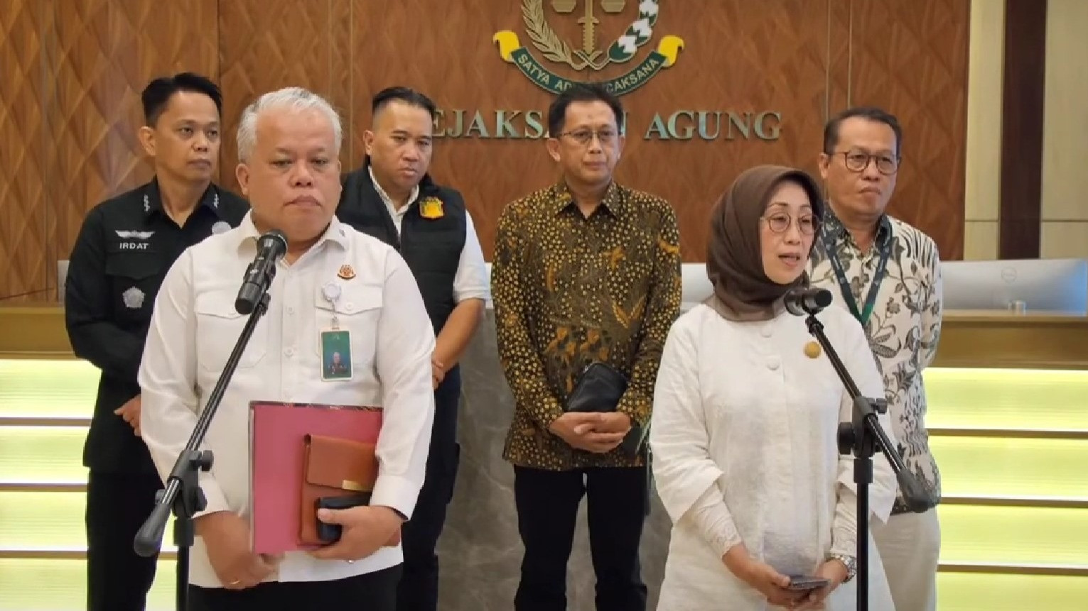 Konferensi pers Kejagung dan Dewan Pers Soal penetapan tersangka Direktur Pemberitaan Jak TV