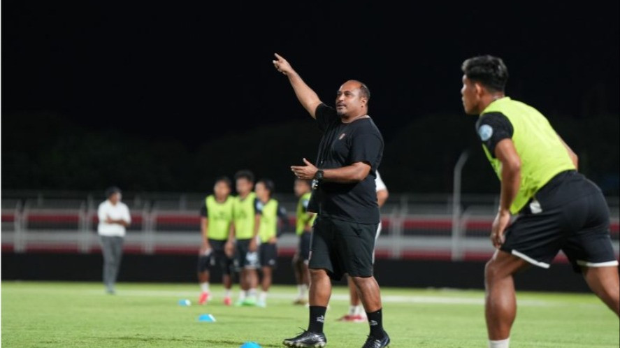 Bantu Persib Bandung Menuju Gelar Juara Liga 1, Pelatih Malut United Bongkar Kunci Remontada Kontra Dewa United
            - galeri foto
