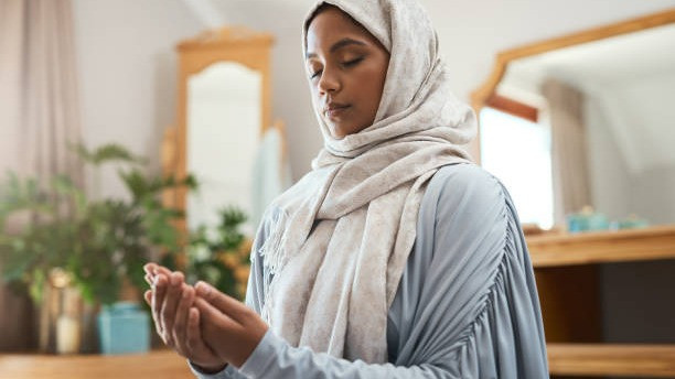 Berikut Tips Cara Berdoa Meminta Rezeki dan Jodoh Bagi Muslimah ala Buya Yahya