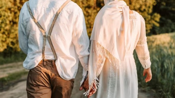 Suami Lebih Prioritaskan Ibunya Ketimbang Istri? Ustaz ini Sarankan untuk…
            - galeri foto