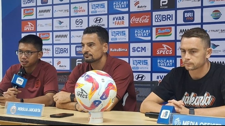 Pelatih Persija Jakarta Carlos Pena bersama Maciej Gajos