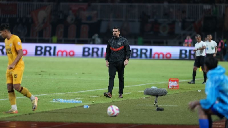 Carlos Pena Kecewa Berat Persija Jakarta Dipermalukan Semen Padang hingga Terlempar dari 4 Besar Liga 1
            - galeri foto