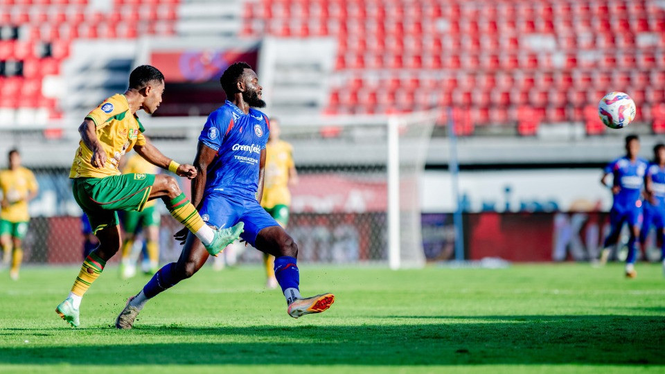 Ditahan Persebaya, Ze Gomes Pastikan Evaluasi Taktik dan Mental Pemain Arema FC untuk Lawan Persis Solo
            - galeri foto