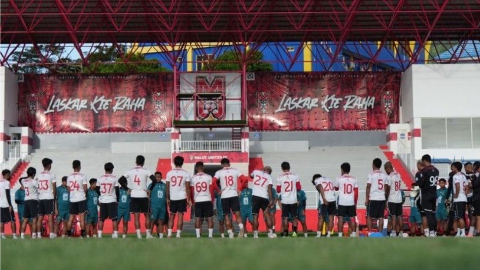68123e7e0fb50-bobotoh-harus-paham-panpel-malut-united-beri-larangan-keras-suporter-persib-bandung-ke-gkr-tapi