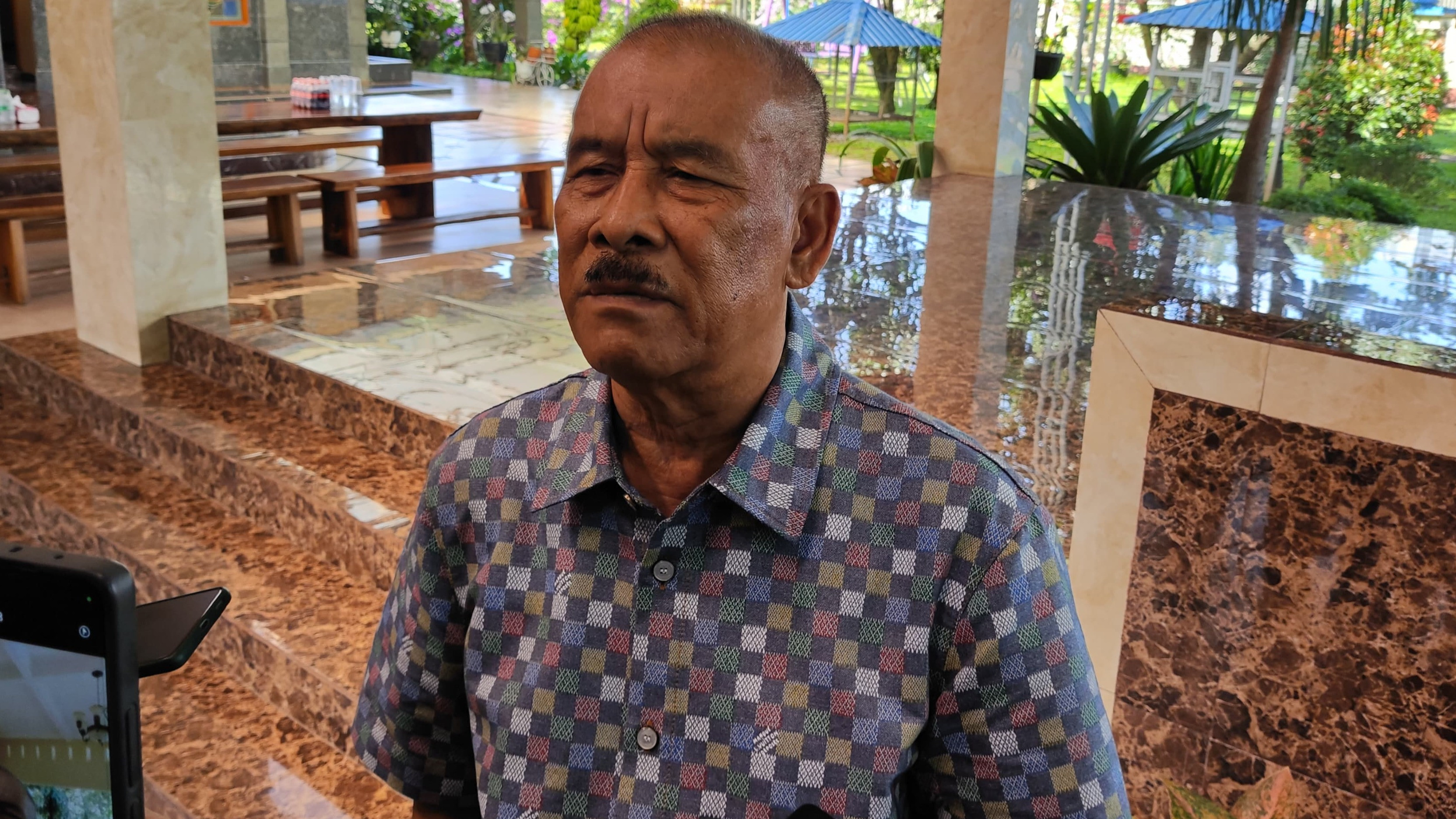 Umuh Muchtar Minta Persib Bandung Fokus Menang di 3 Laga Sisa usai Kalah dari Malut United, Singgung Kartu Merah Ciro Alves
            - galeri foto