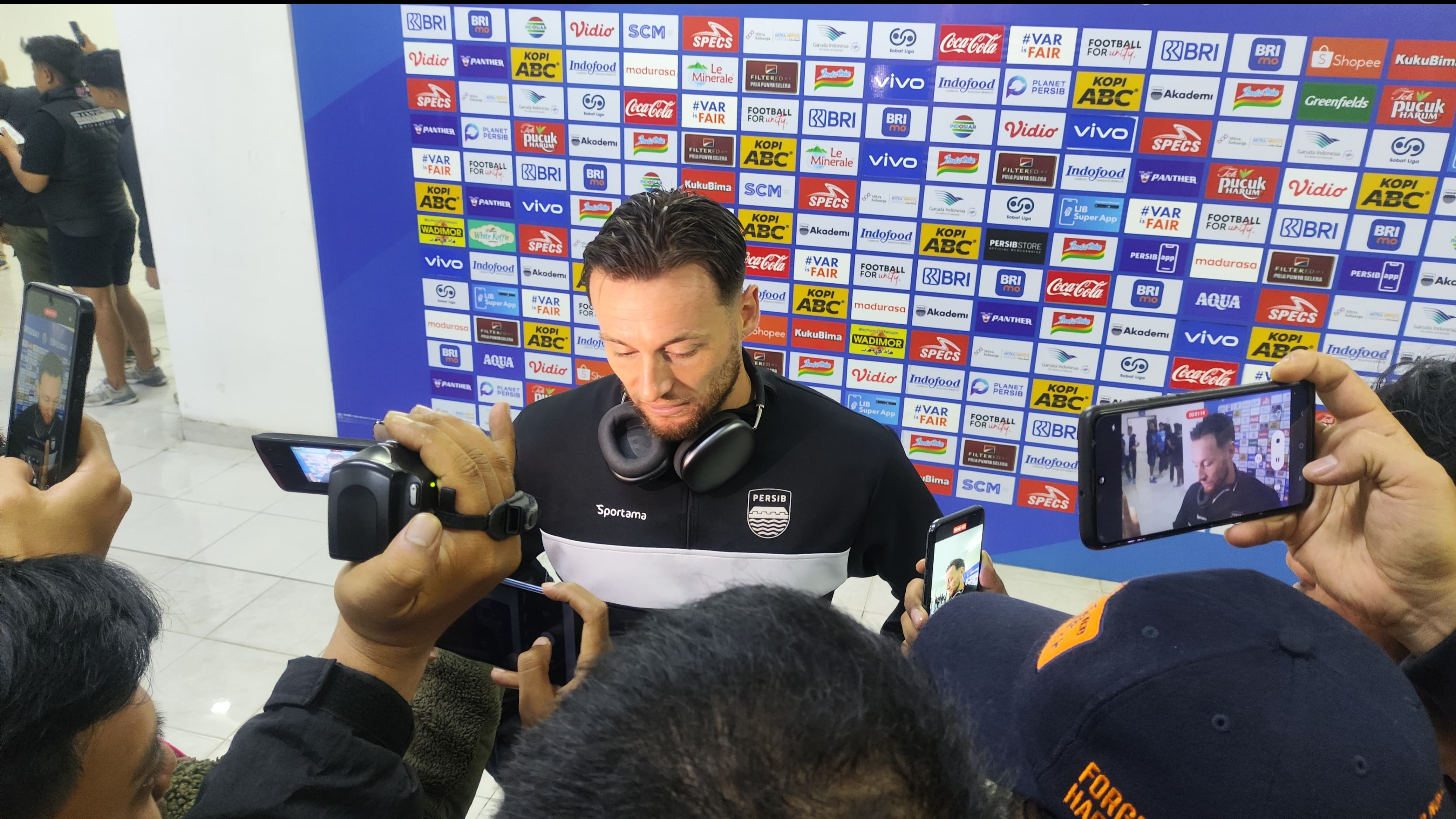 Masih Ingat Robert Albert? Eks Pelatih Persib yang Wariskan Generasi Emas Buat Bojan Hodak dan Back to Back Juara Liga 1, Tak Disangka Nasibnya Kini...
            - galeri foto