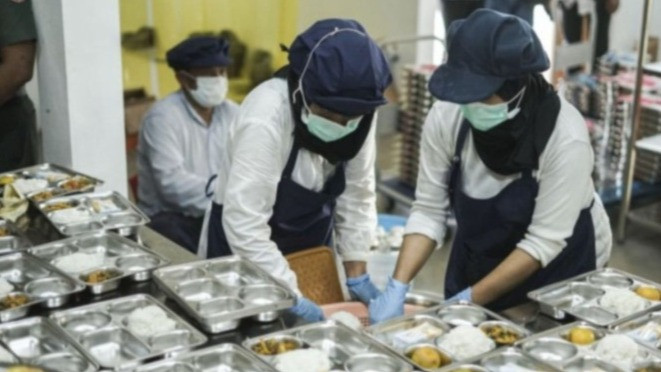 Kepala BGN soal Keracunan MBG di Batang: Ada Acara Sekolah, Makanan Terlambat Dimakan
            - galeri foto
