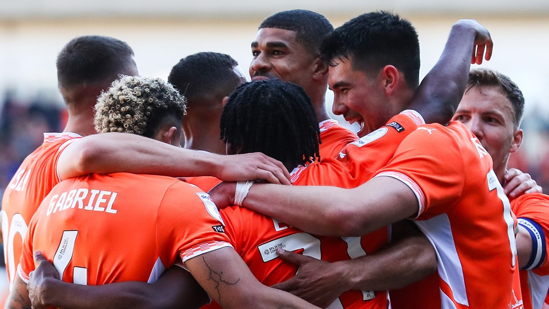 Blackpool Ingin Teken Kontrak Permanen Elkan Baggott