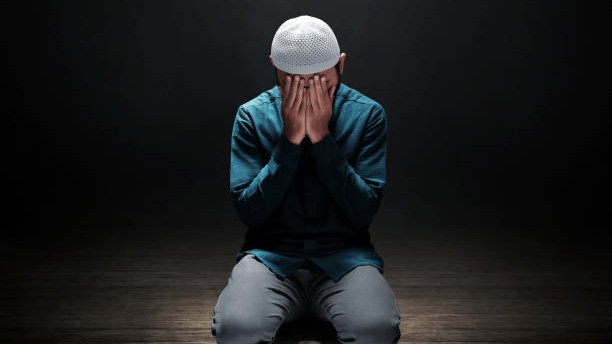 Doa Pelunas Utang yang Dianjurkan Ustaz Adi Hidayat