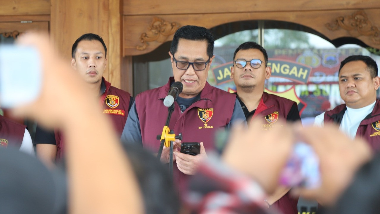 Polisi Klaim Progres Penyidikan Kasus Ijazah Palsu Jokowi Capai 90 Persen
            - galeri foto