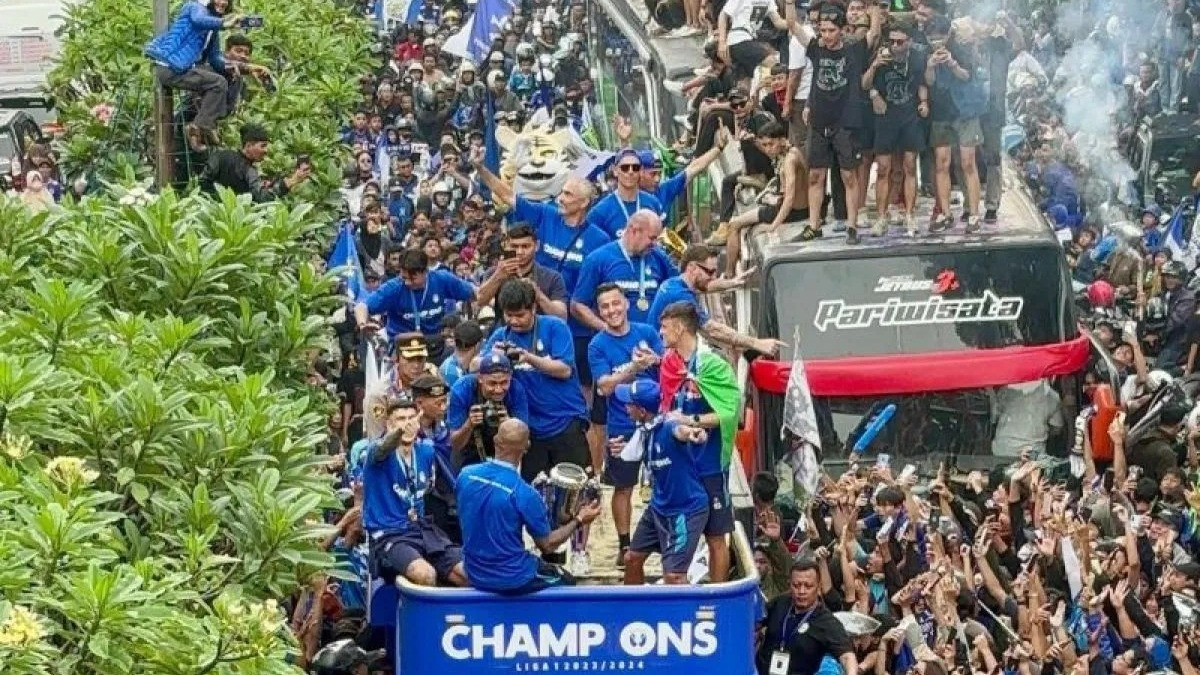 Jangan Sampai Masuk ke Barak, Wagub Jabar Beri Peringatan pada Oknum Bobotoh yang Anarkis hingga Lakukan Pelecehan Selama Perayaan Juara Persib