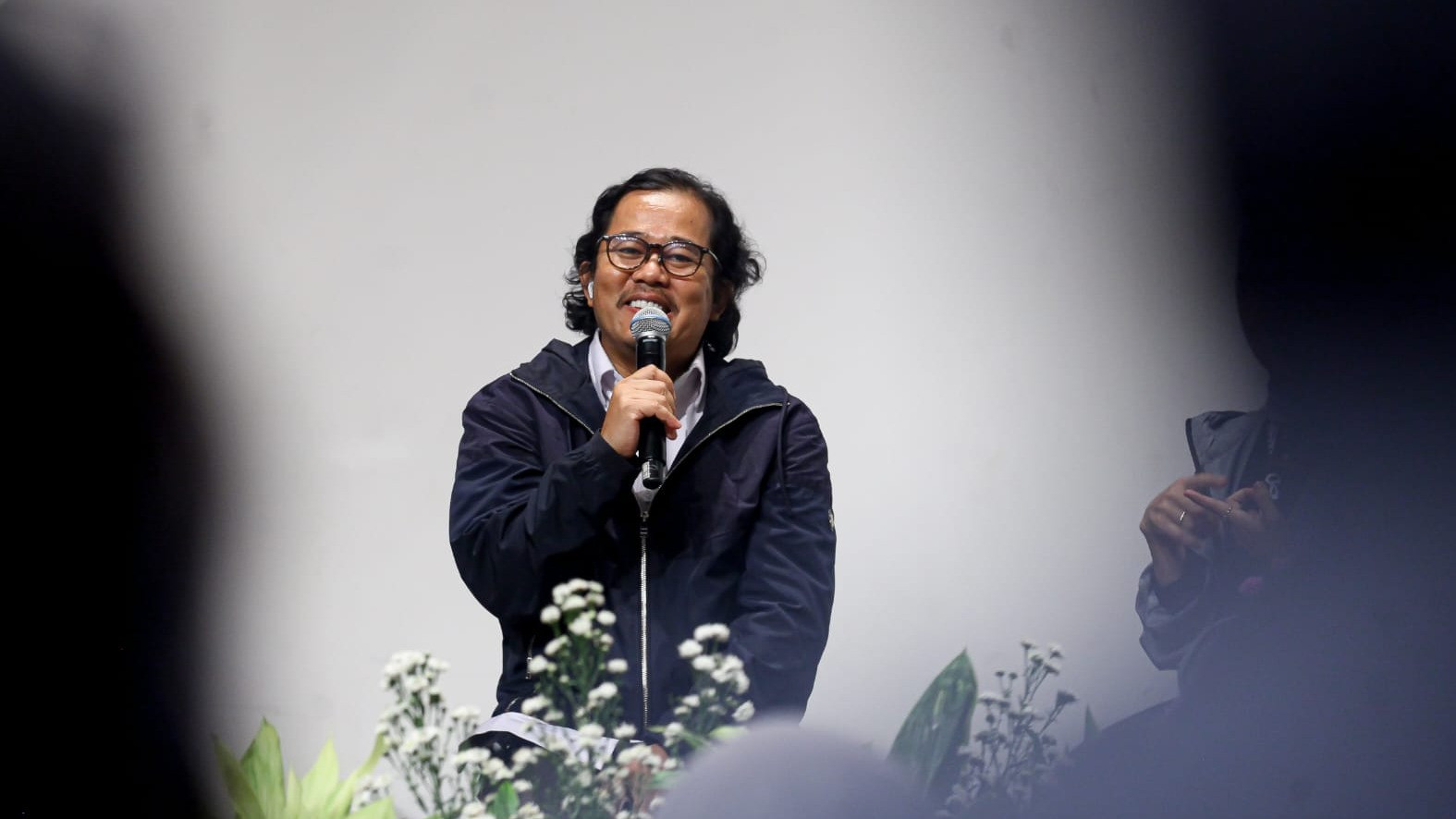 Konferensi pers, Ketua pelaksana One Run 10K, Ecep Suwardaniyasa, dalam ajang lari yang akan diselenggarakan tanggal 25 Mei mendatang, di Lotte Shopping Avenue, Jakarta Selatan, Jumat (23/5/2025)