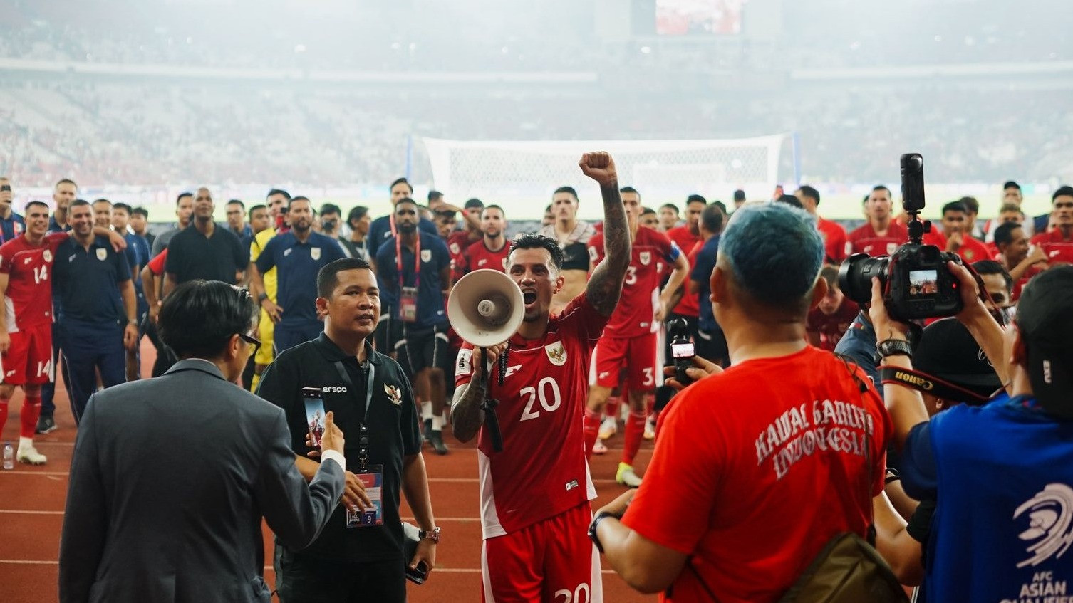 Pemain Timnas Indonesia, Stefano Lilipaly seusai pertandingan melawan China di SUGBK, Jakarta, Kamis (5/6).