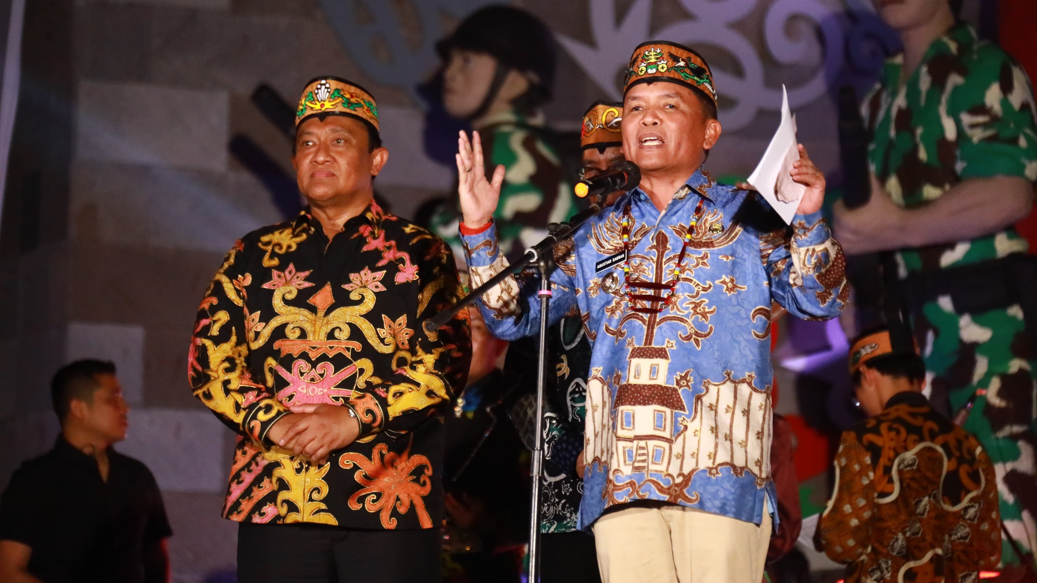 Gubernur Kalimantan Tengah (Kalteng), Agustiar Sabran, meresmikan Car Free Night Huma Betang Night di Bundaran Besar Palangka Raya, Sabtu (14/6/2025).