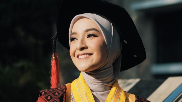 Nabila Ishma mantan kekasih Emmeril Kahn Mumtadz alias Eril
